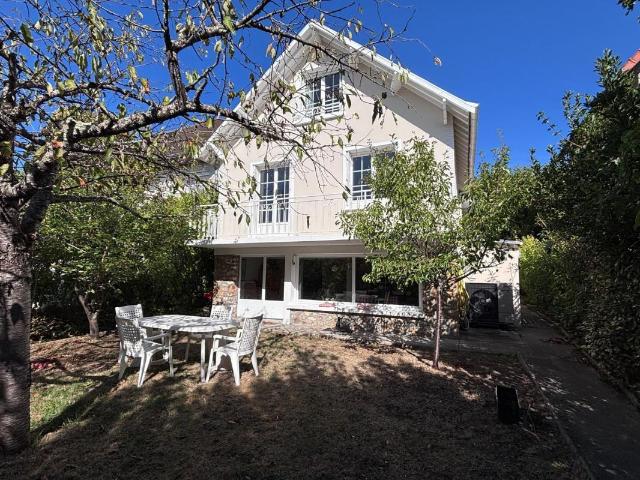 Maison 7 pièces 231 m²