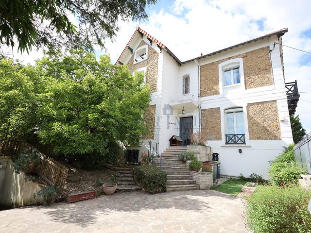 Maison 7 pièces 231 m²