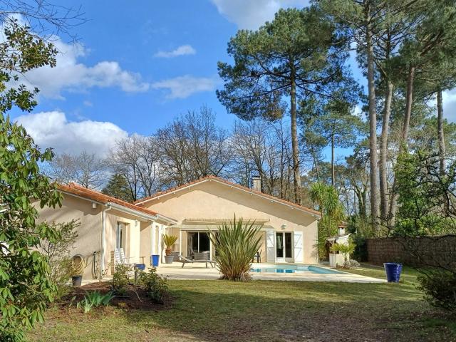 Maison 7 pièces 232 m²