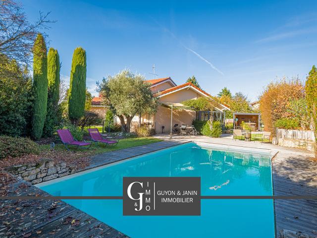 Maison 7 pièces 232 m²