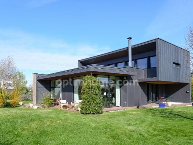 Maison 7 pièces 232 m²