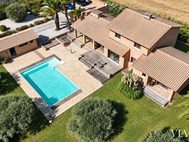 Maison 7 pièces 232 m²