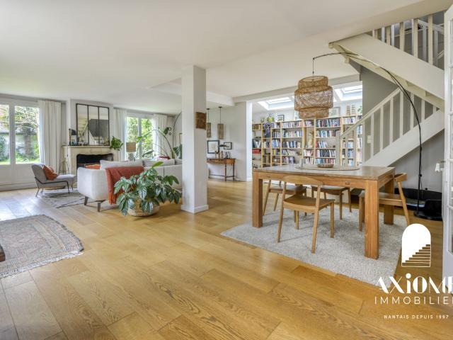 Maison 7 pièces 232 m²