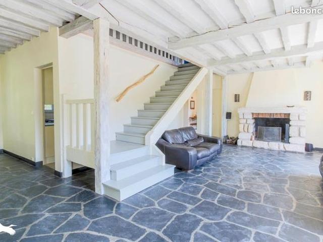 Maison 7 pièces 232 m²