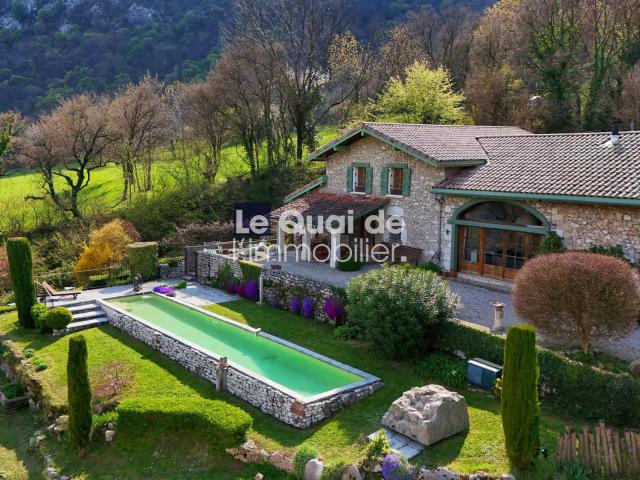 Maison 7 pièces 232 m²