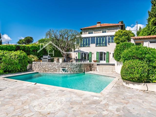 Maison 7 pièces 233 m²