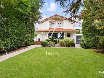 Maison 7 pièces 233 m²