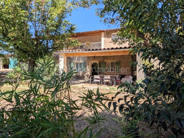 Maison 7 pièces 233 m²