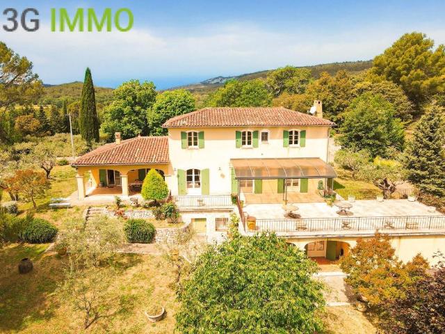Maison 7 pièces 233 m²