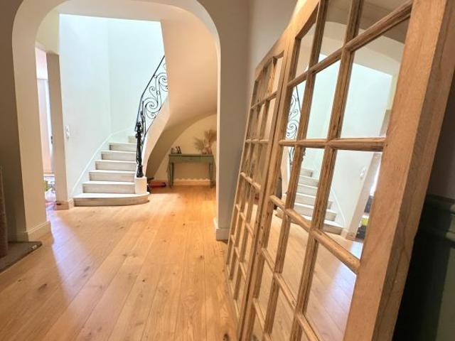 Maison 7 pièces 233 m²