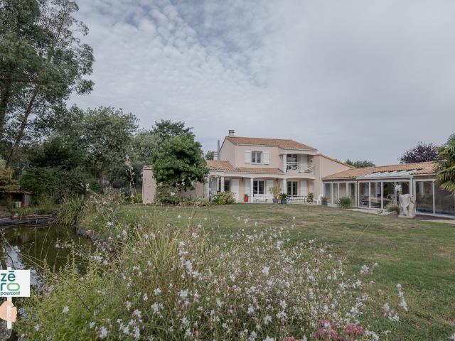 Maison 7 pièces 233 m²
