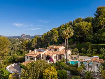 Maison 7 pièces 233 m²