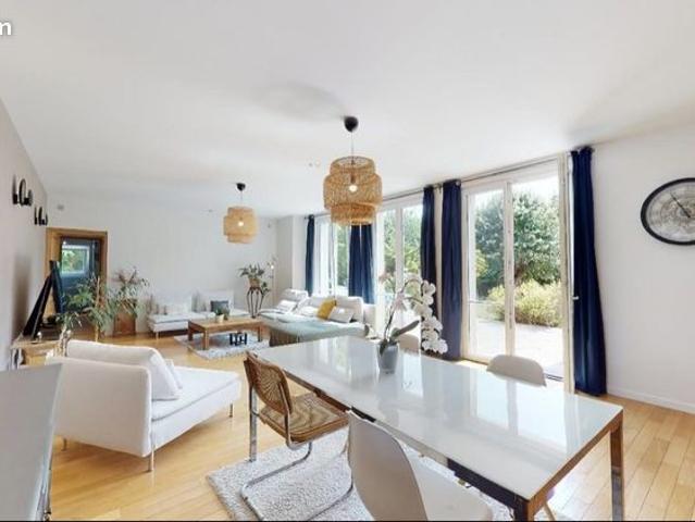 Maison 7 pièces 233 m²