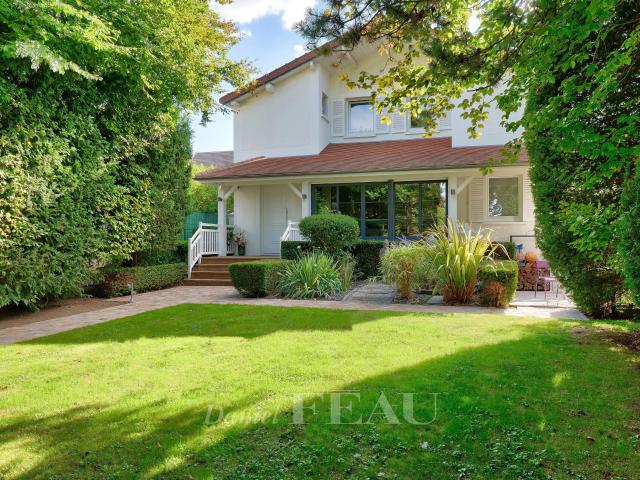 Maison 7 pièces 233 m²