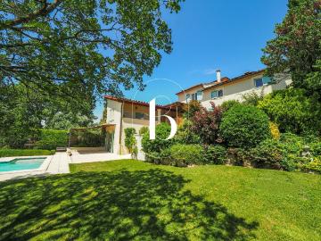 Maison 7 pièces 233 m²