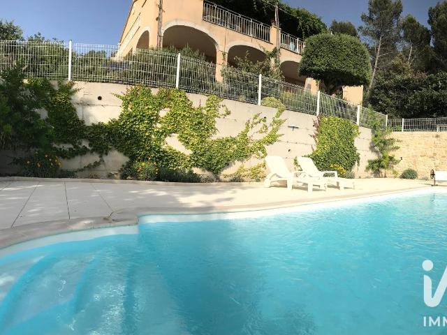 Maison 7 pièces 233 m²