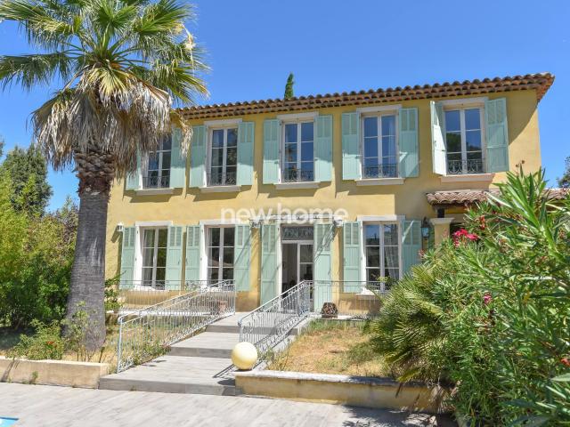 Maison 7 pièces 244 m²