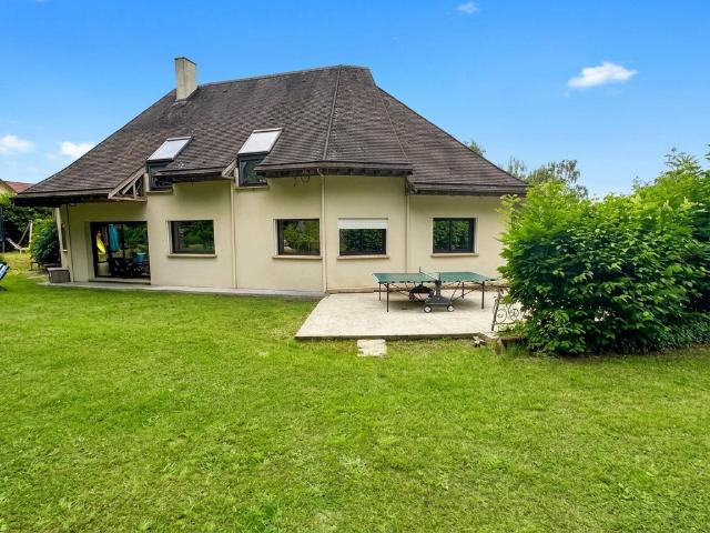 Maison 7 pièces 244 m²