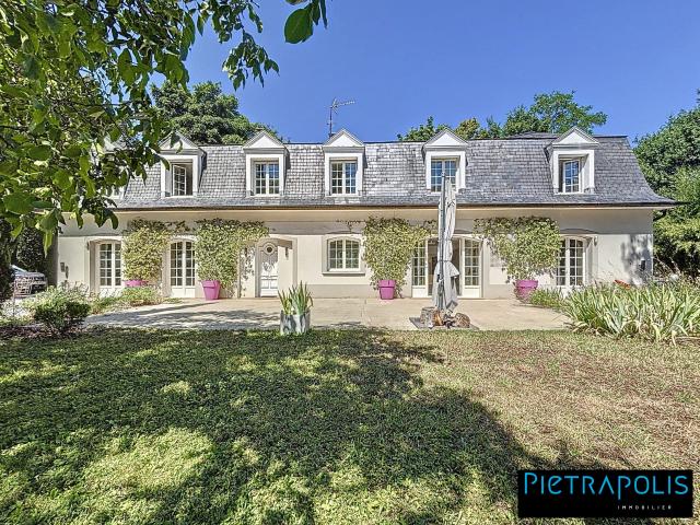 Maison 7 pièces 244 m²