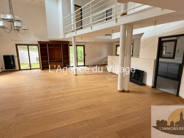 Maison 7 pièces 244 m²