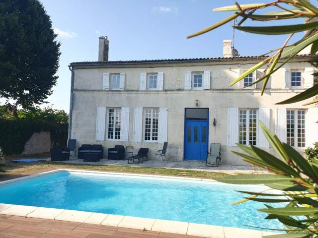 Maison 7 pièces 245 m²