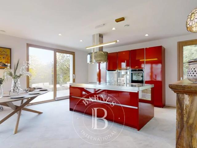 Maison 7 pièces 245 m²