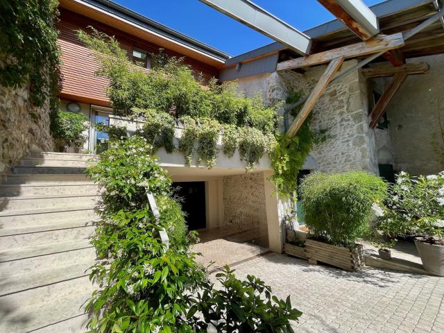 Maison 7 pièces 245 m²