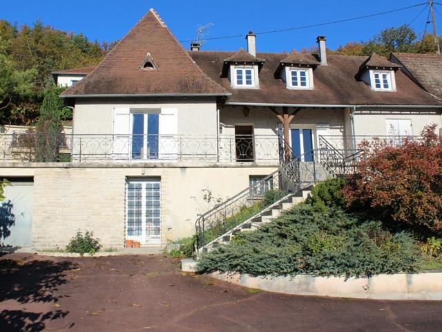 Maison 7 pièces 245 m²