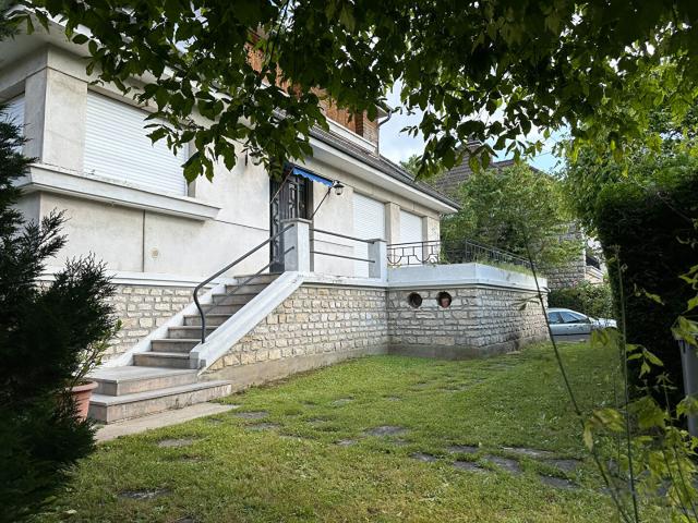 Maison 7 pièces 245 m²