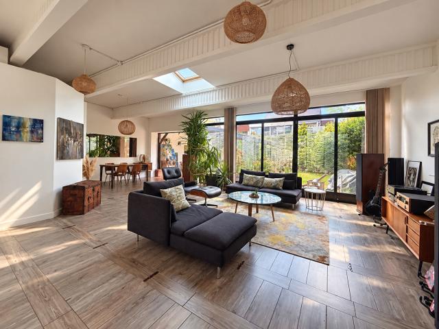 Maison 7 pièces 245 m²