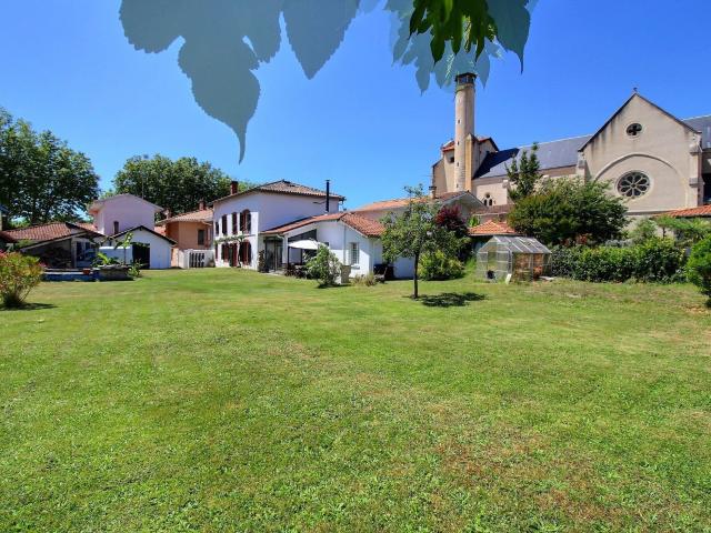 Maison 7 pièces 245 m²