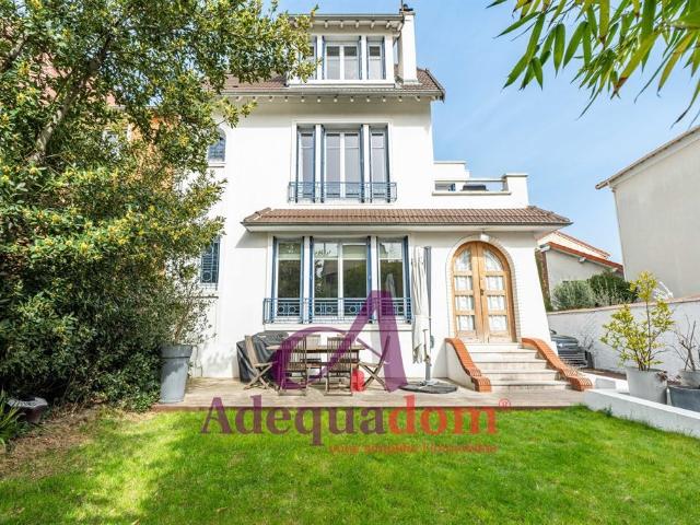 Maison 7 pièces 246 m²