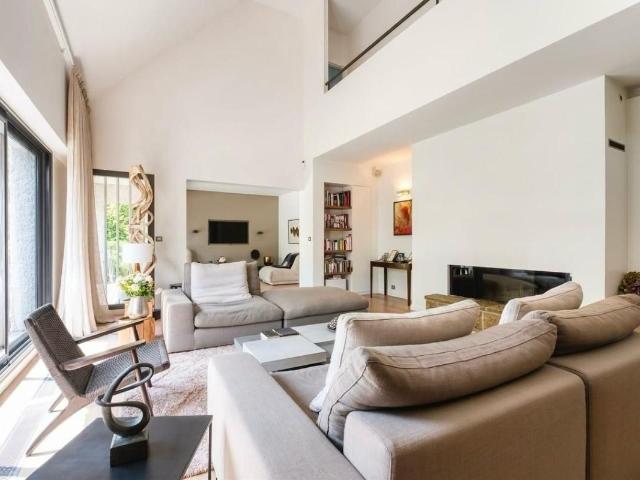 Maison 7 pièces 246 m²