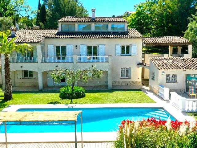 Maison 7 pièces 246 m²