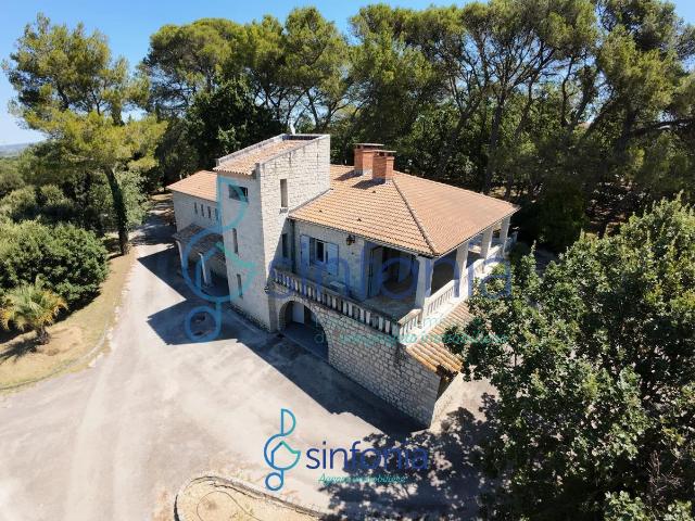Maison 7 pièces 246 m²