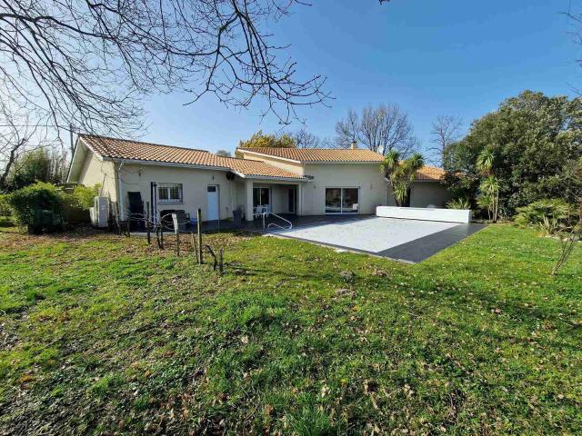 Maison 7 pièces 246 m²