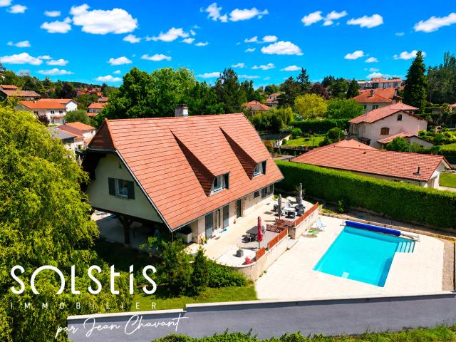 Maison 7 pièces 246 m²