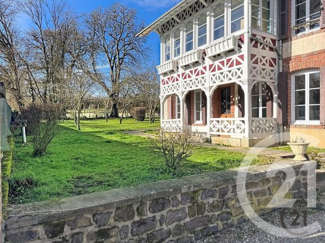 Maison 7 pièces 246 m²