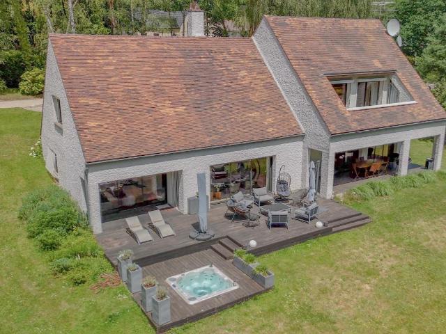 Maison 7 pièces 246 m²