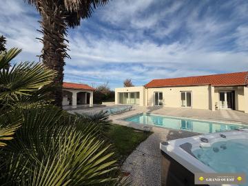 Maison 7 pièces 247 m²
