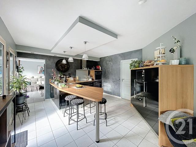 Maison 7 pièces 247 m²