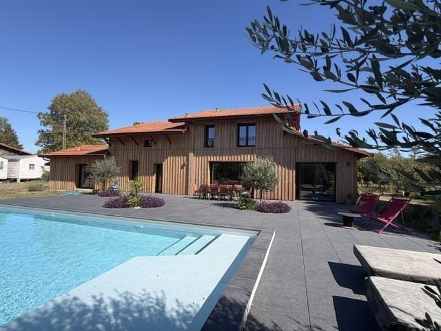 Maison 7 pièces 248 m²
