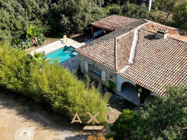 Maison 7 pièces 248 m²
