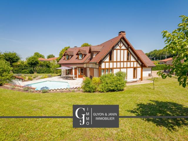 Maison 7 pièces 248 m²