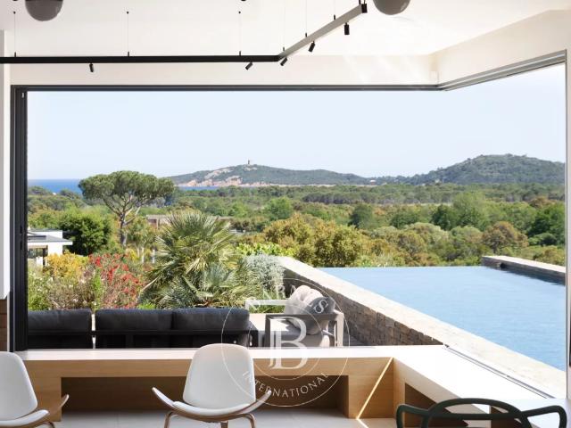Maison 8 pièces 300 m²