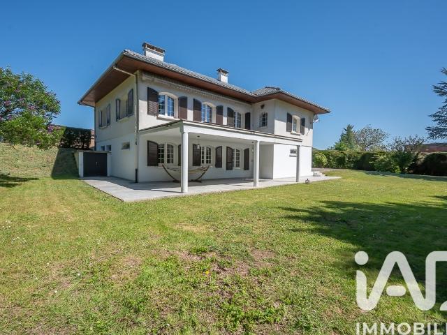 Maison 7 pièces 240 m²