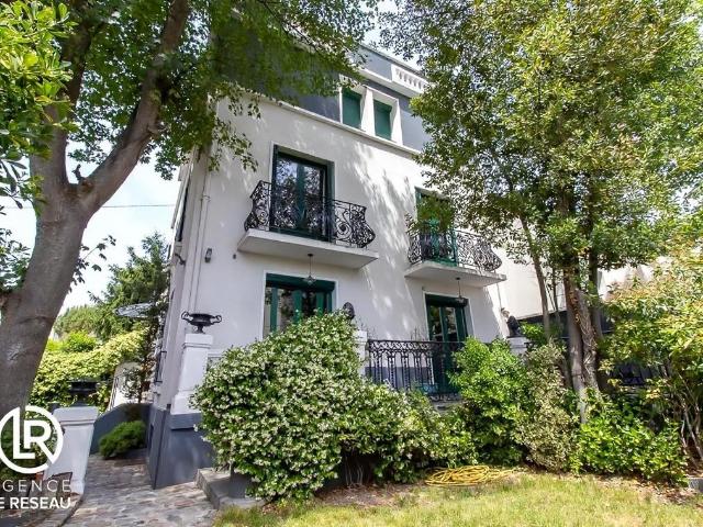 Maison 7 pièces 240 m²