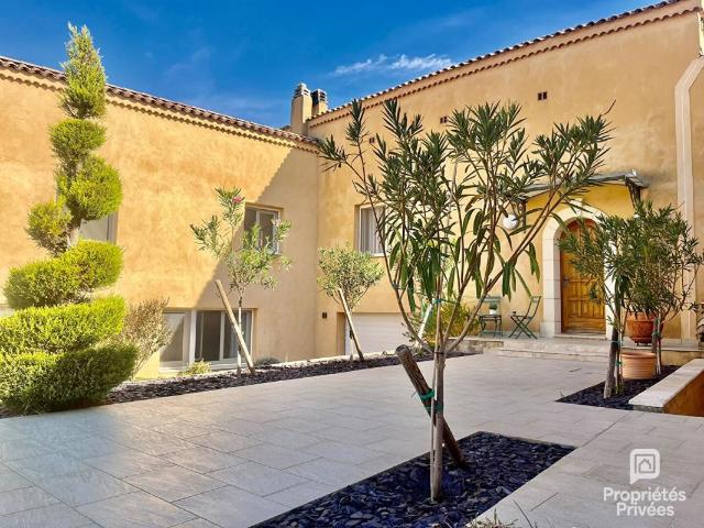 Maison 7 pièces 240 m²