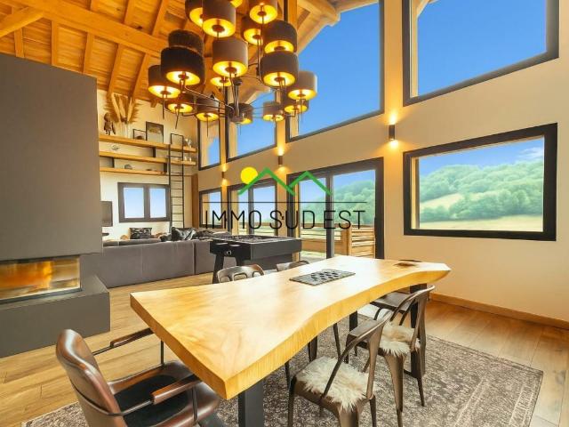 Maison 7 pièces 240 m²