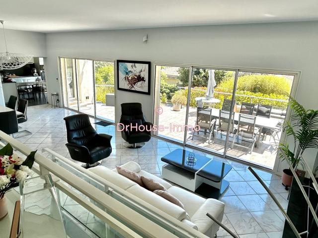 Maison 7 pièces 240 m²